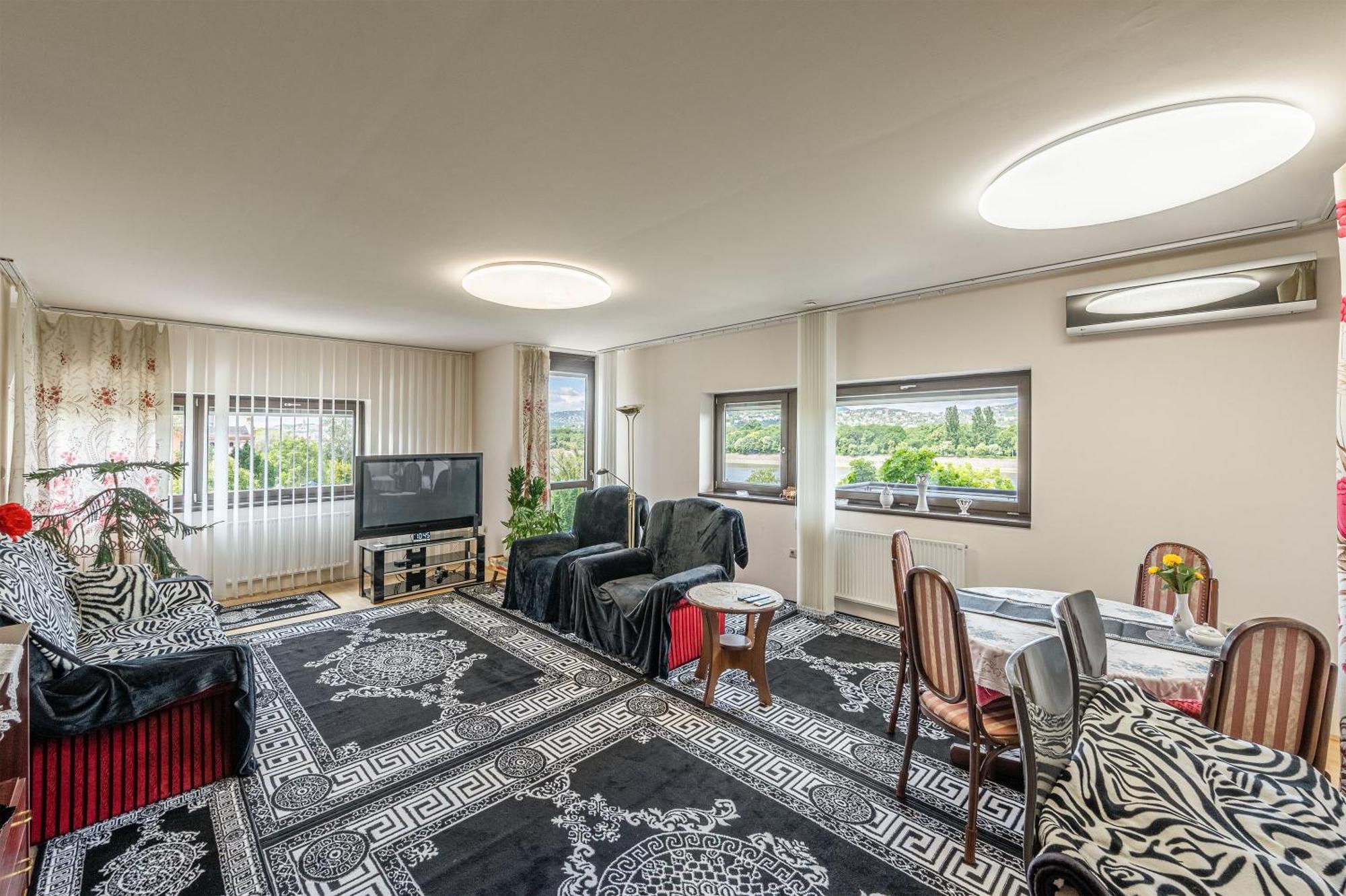 Riversider - With A View Of The Danube And Margaret Island *