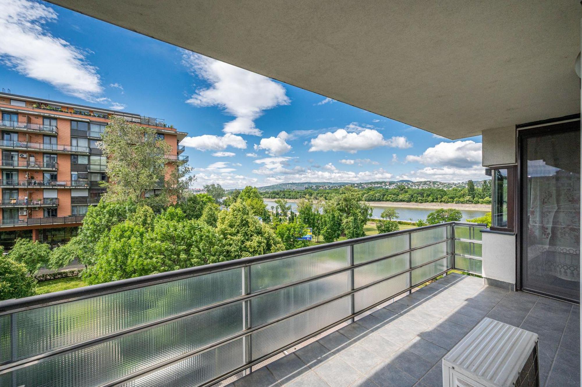 Apartment Riversider - With A View Of The Danube And Margaret Island