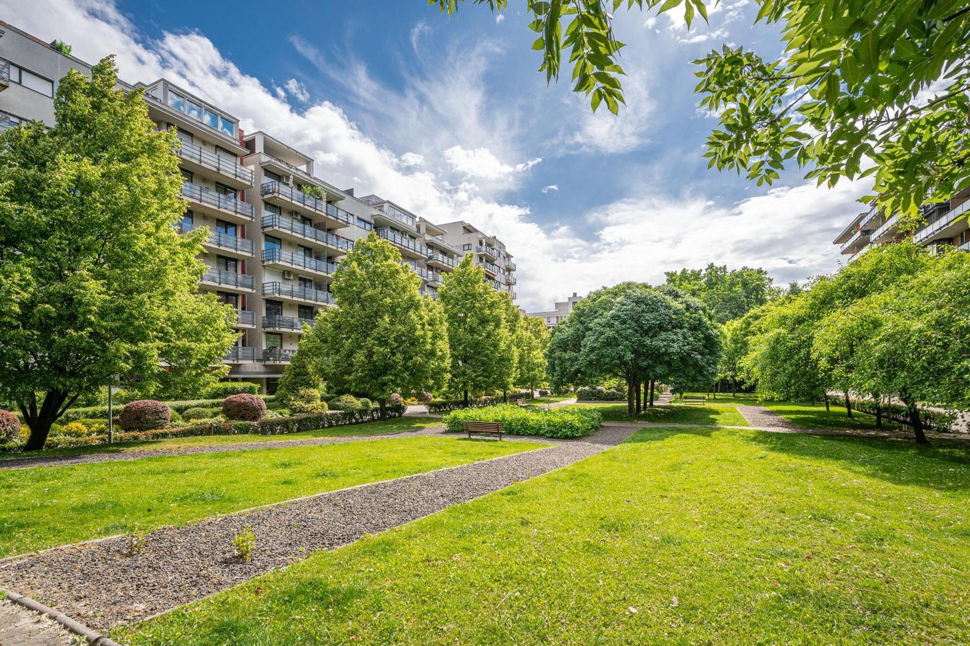 Riversider - With A View Of The Danube And Margaret Island Budapest